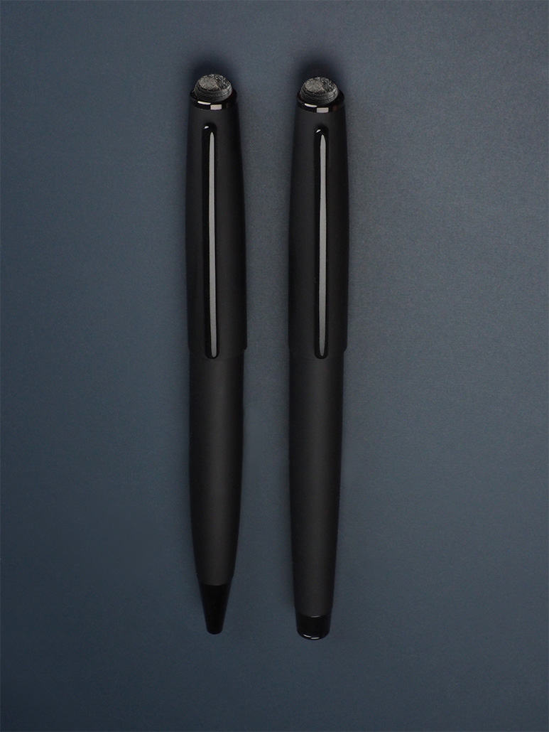 Pen set with charcoal