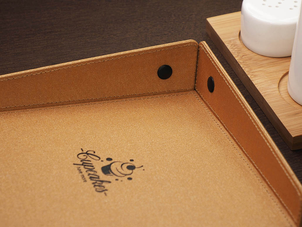 Napkin box